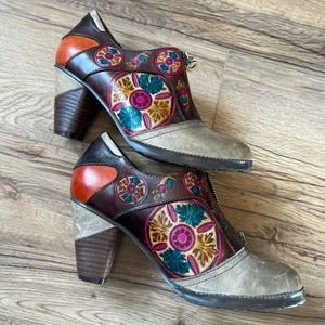 L’Artiste leather booties size 7